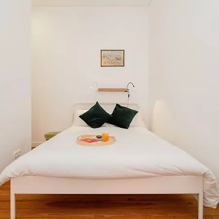 Cosy 2 Bed Flat With Terrace Near Av Liberdade * Lisbon