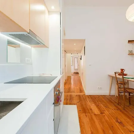 Cosy 2 Bed Flat With Terrace Near Av Liberdade Lägenhet