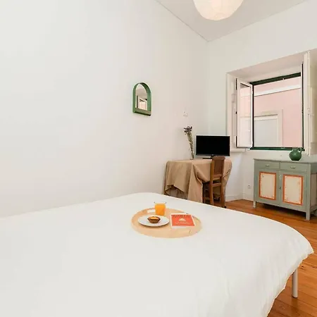 Cosy 2 Bed Flat With Terrace Near Av Liberdade Lägenhet